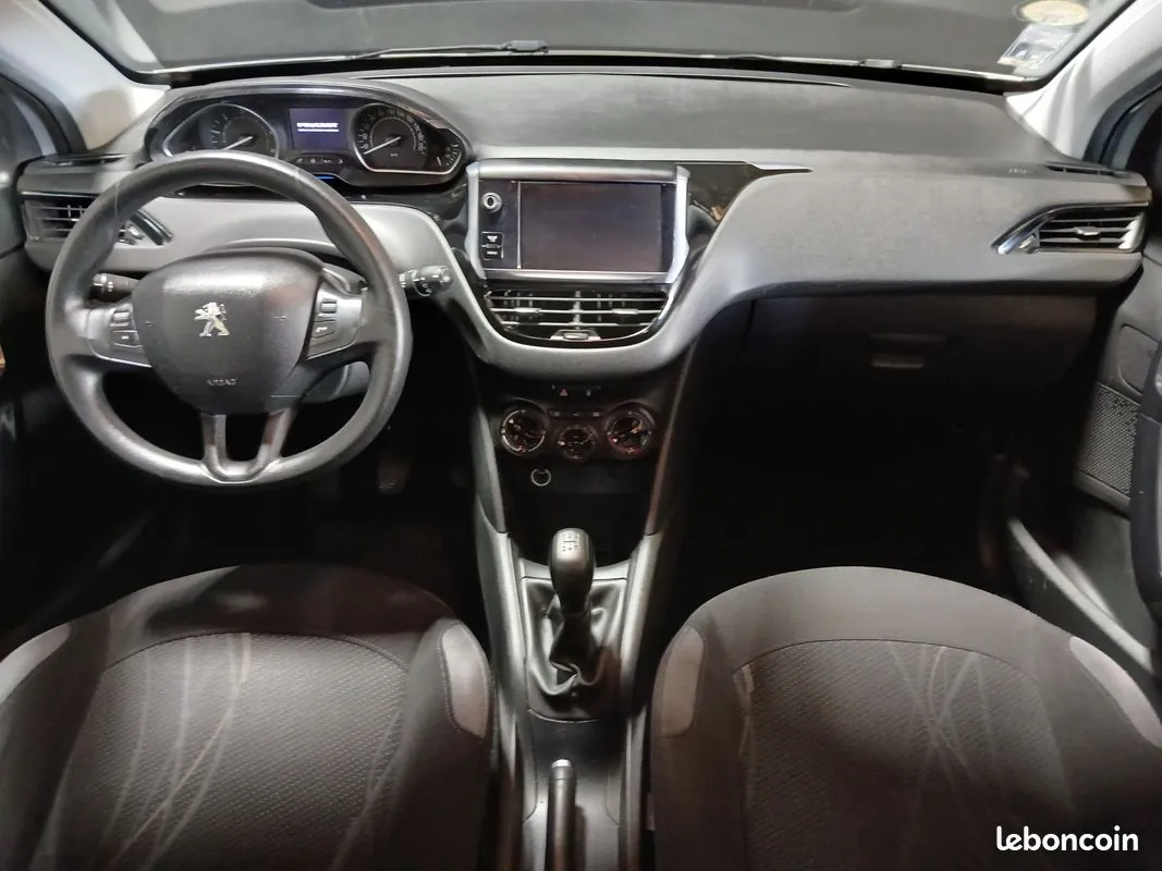 Peugeot 208 2013 photo 4