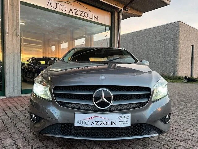 Mercedes-Benz A180 2015 photo 2