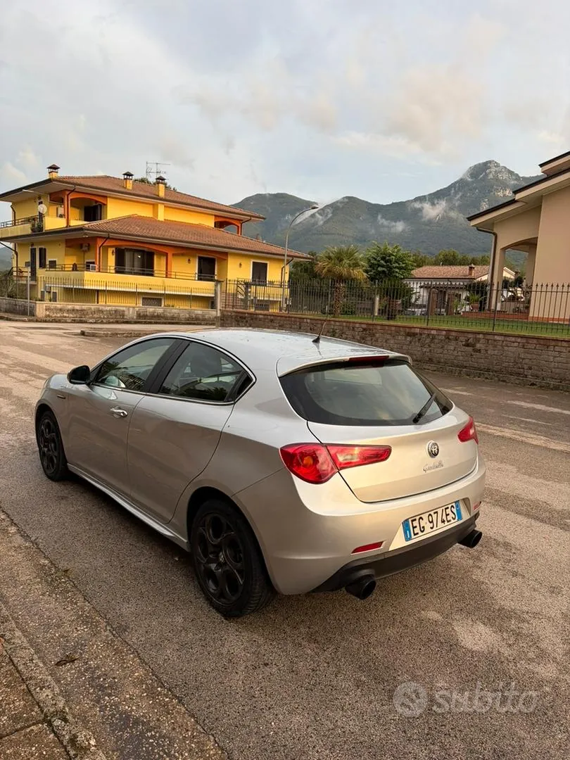 Alfa Romeo Giulietta 2012 photo 4