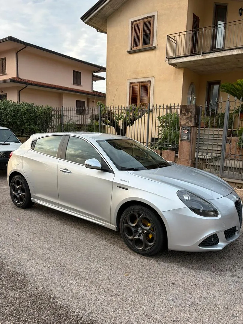 Alfa Romeo Giulietta 2012 photo 2