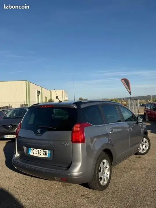Peugeot 5008 2015 photo 5