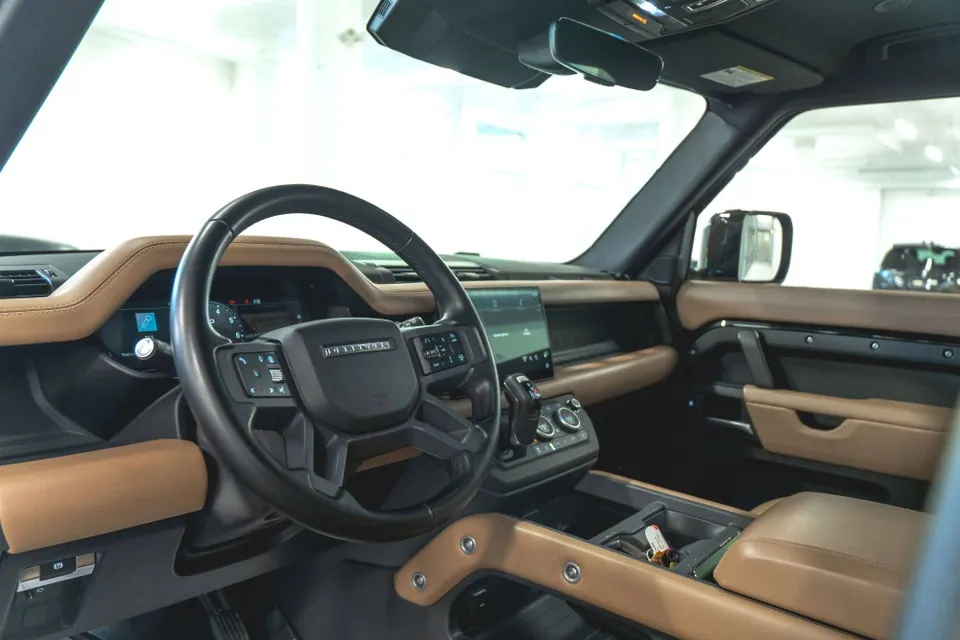 Land Rover Defender 2025 photo 2