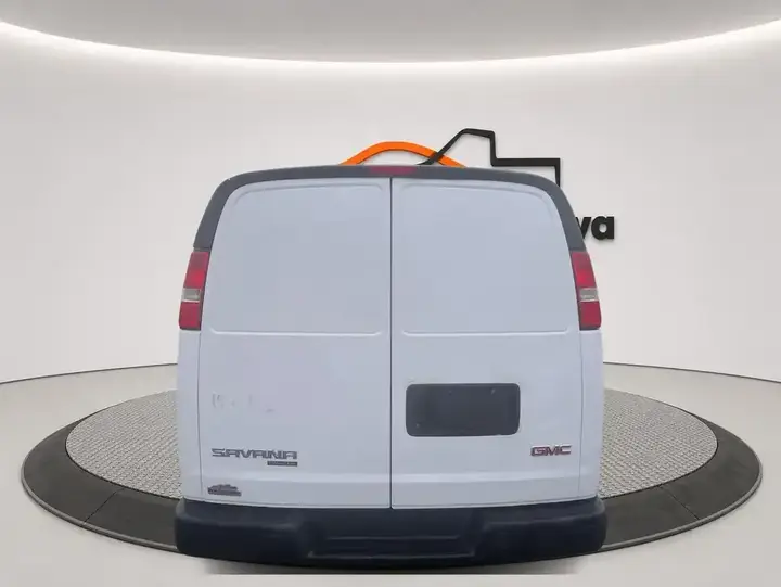 GMC Savana 2016 photo 4