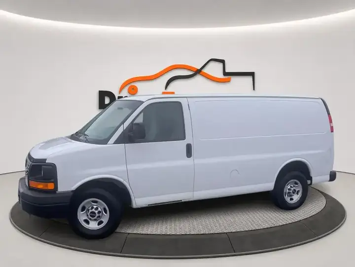 GMC Savana 2016 photo 2