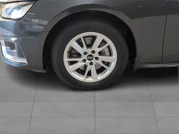 Audi A4 2023 photo 4