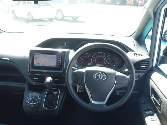 Toyota Vox 2018 photo 5
