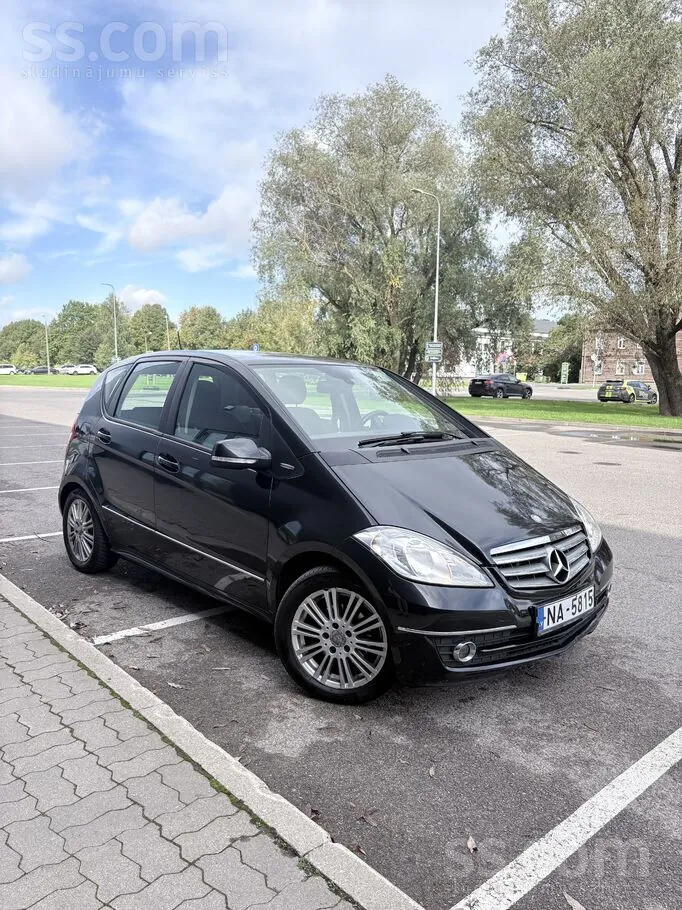 Mercedes-Benz A180