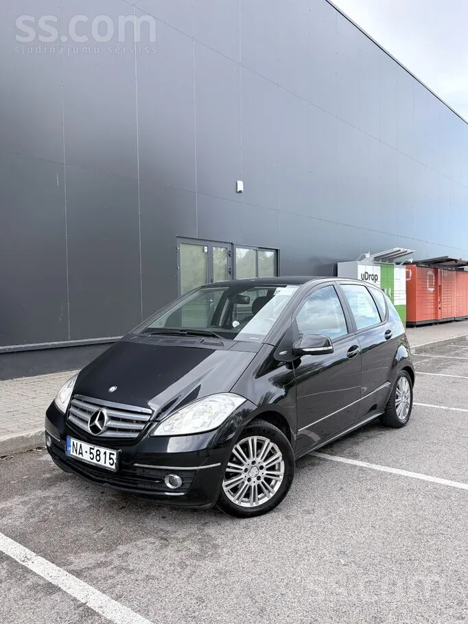 Mercedes-Benz A180 2012 photo 2