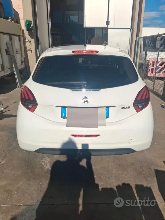 Peugeot 208 2015 photo 3