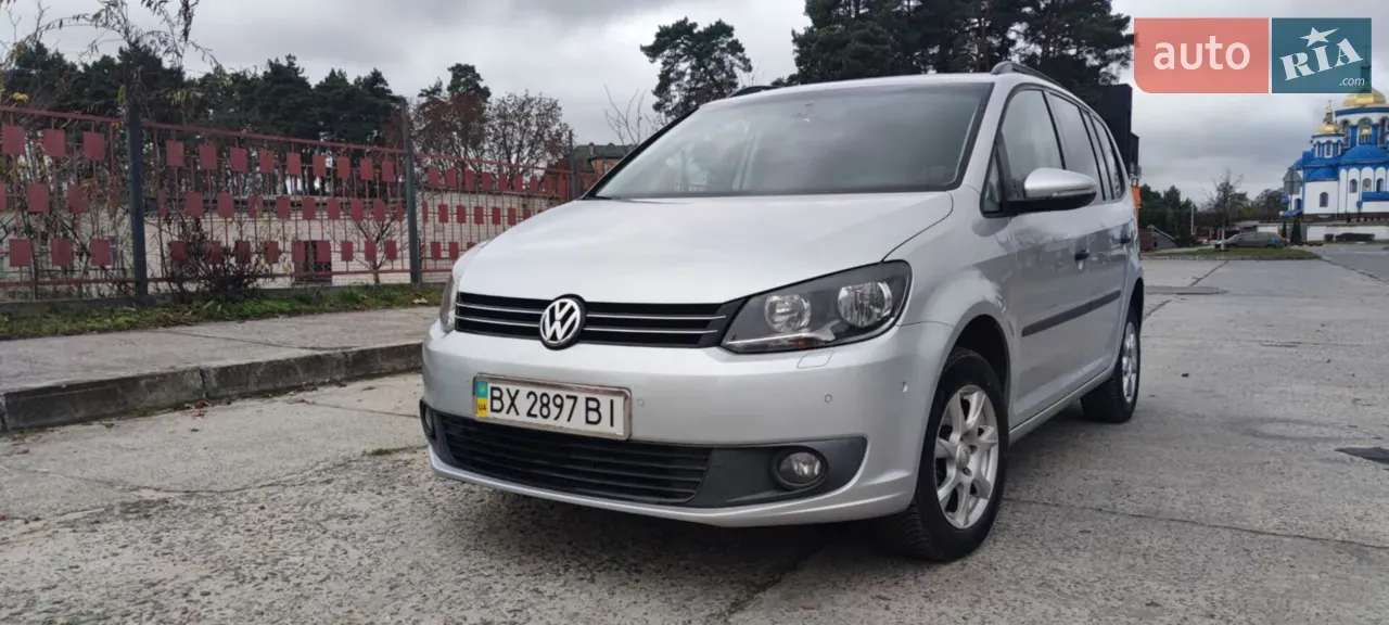 Volkswagen Touran 2010 photo 2