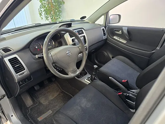 Suzuki Liana 2005 photo 5