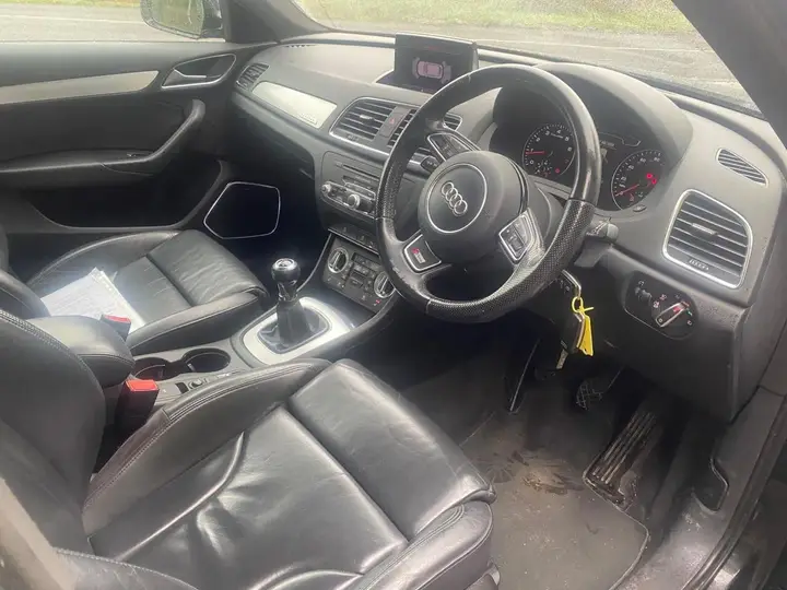 Audi Q3 2012 photo 2