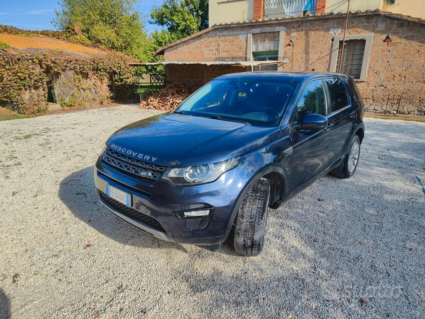 Land Rover Discovery Sport 2016 photo 2