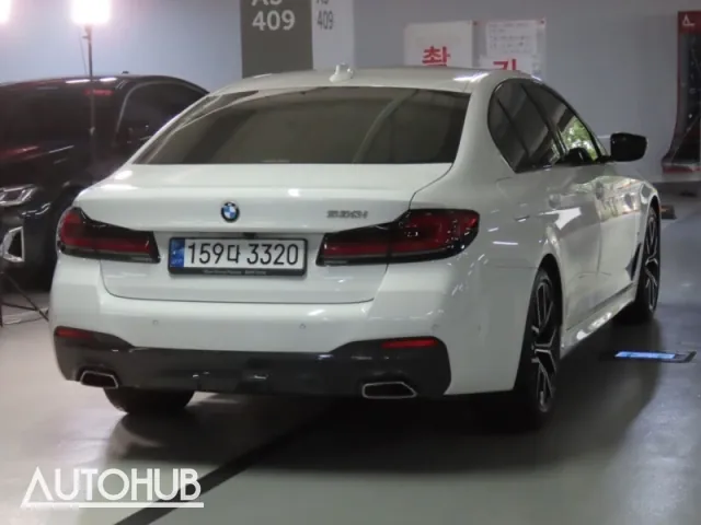 BMW 5 Series 2023 photo 3