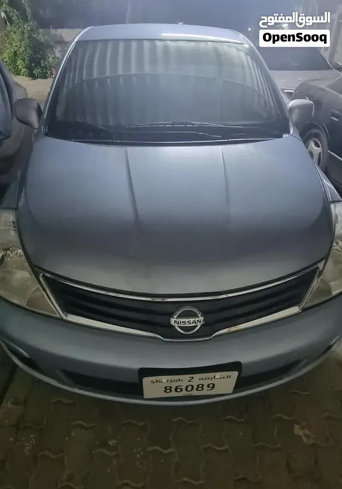 Nissan Tiida 2012 photo 2