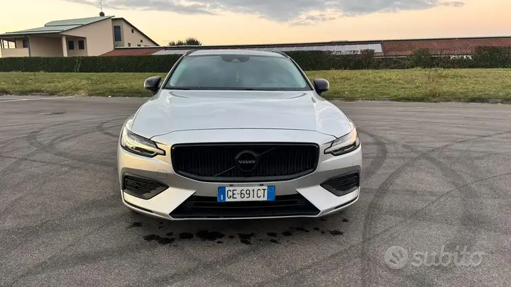 Volvo V60 2021 photo 2