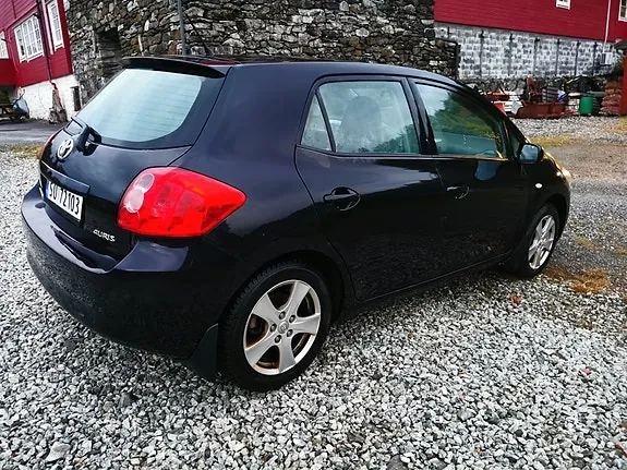 Toyota Auris 2009 photo 3