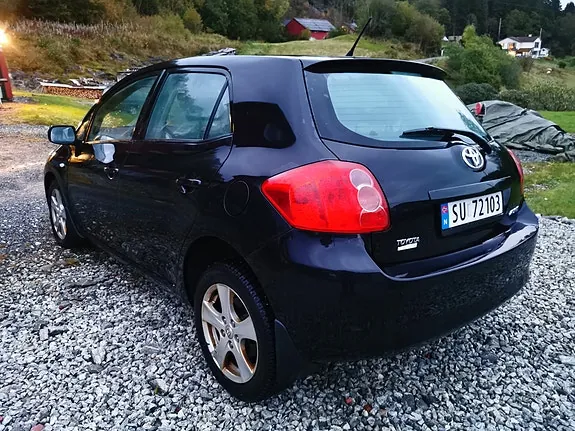Toyota Auris 2009 photo 4