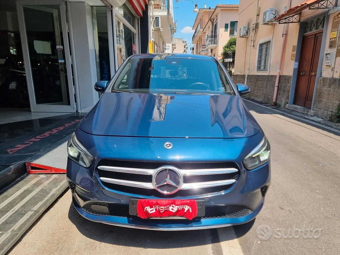 Mercedes-Benz B 180