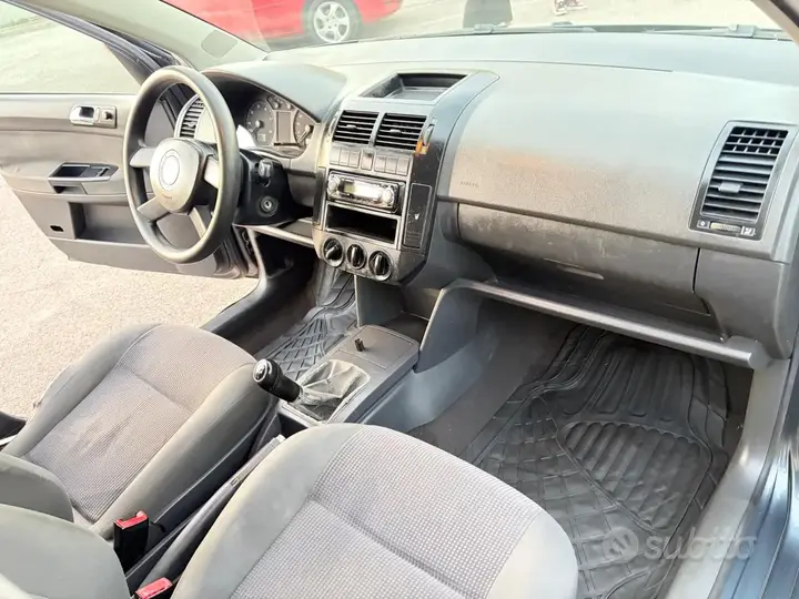 Volkswagen Polo 2004 photo 3