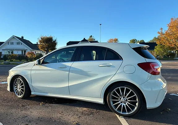 Mercedes-Benz A 180 2013 photo 2