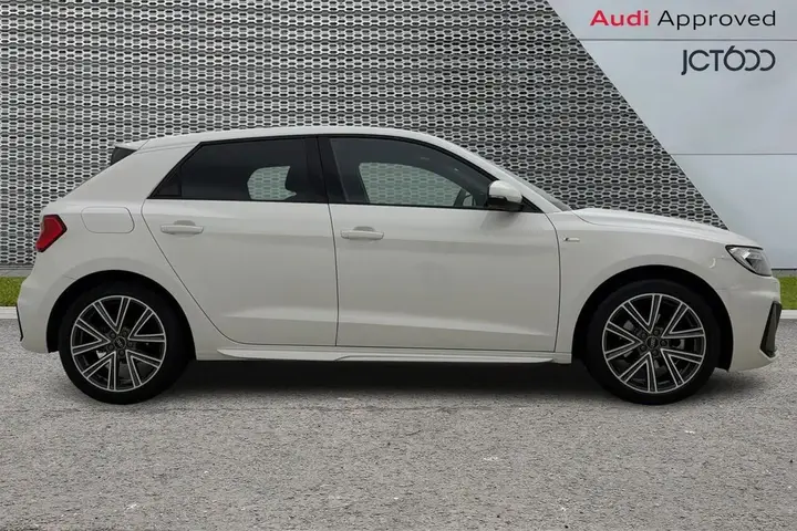 Audi A1 2026 photo 4