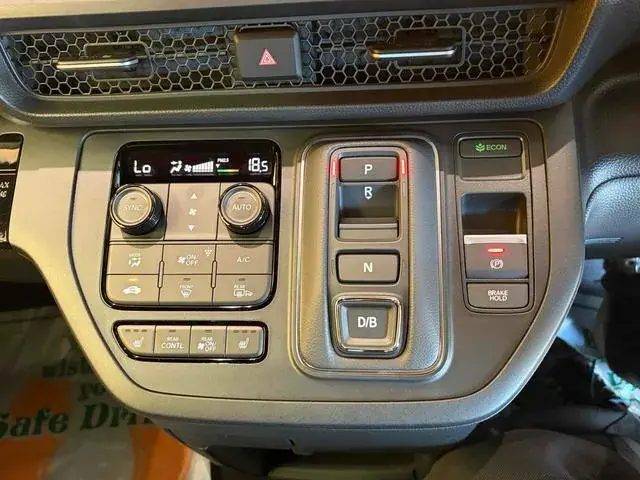Honda Stepwagon photo 4