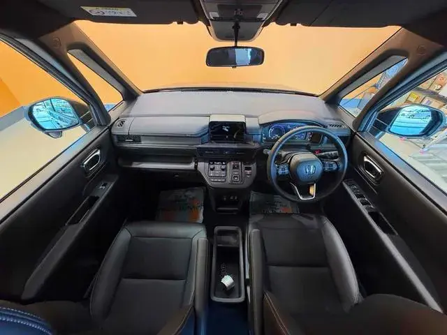 Honda Stepwagon photo 2