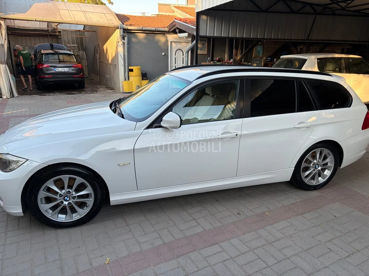 BMW 318 2010 photo 2