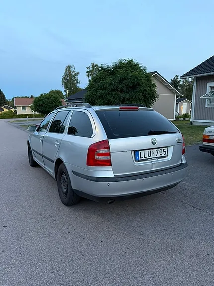 Skoda Octavia 2008 photo 3