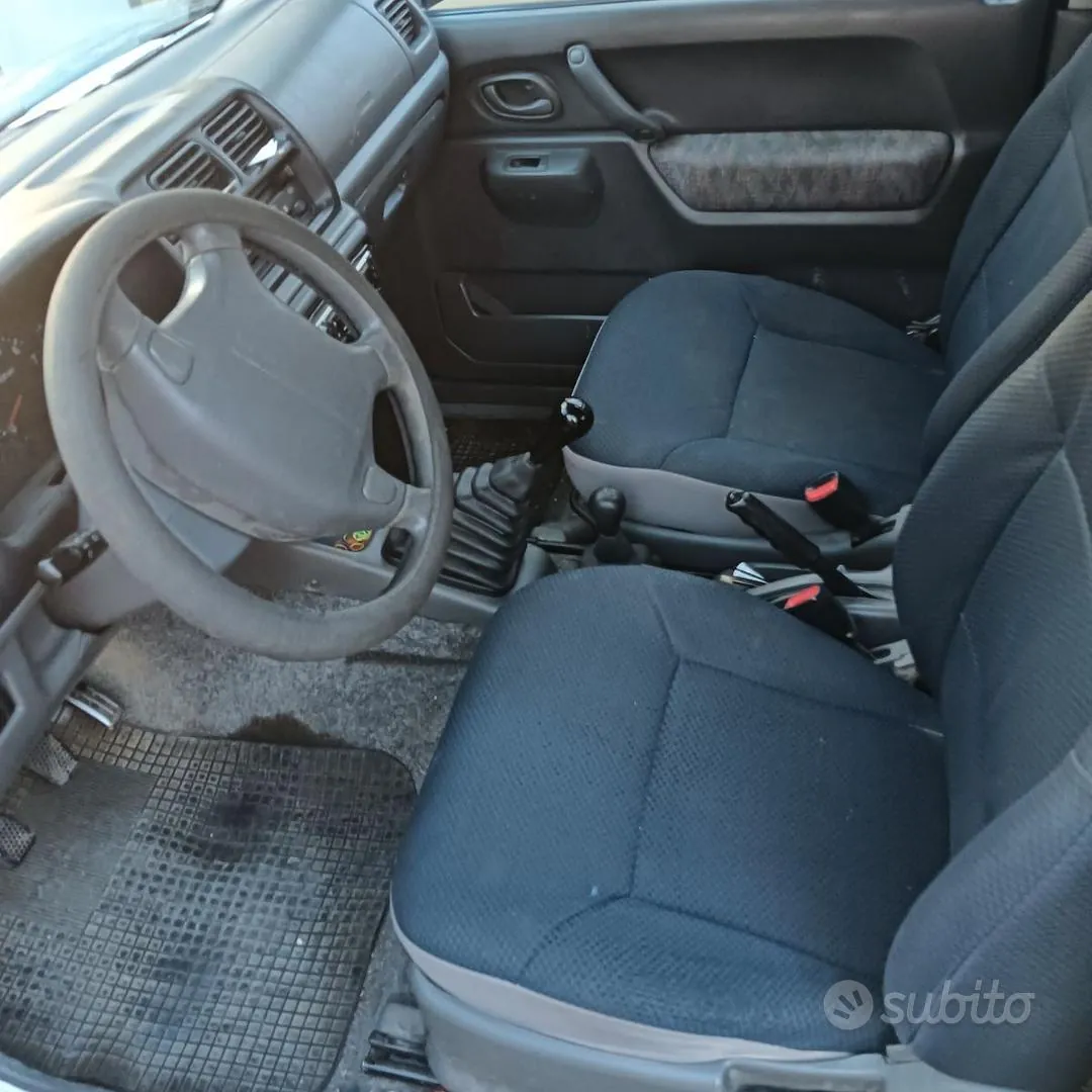 Suzuki Jimny 2000 photo 4