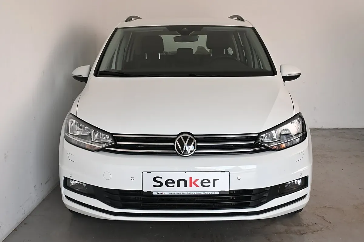 Volkswagen Touran 2023 photo 3