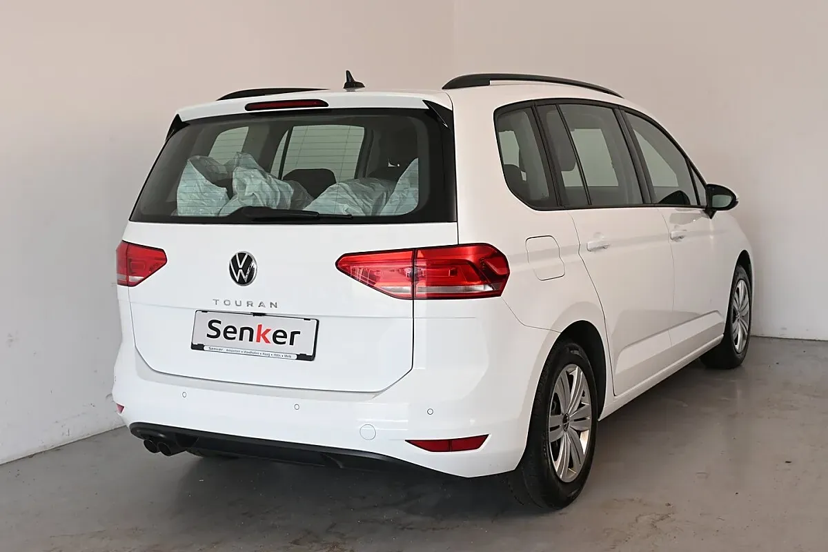 Volkswagen Touran 2023 photo 2