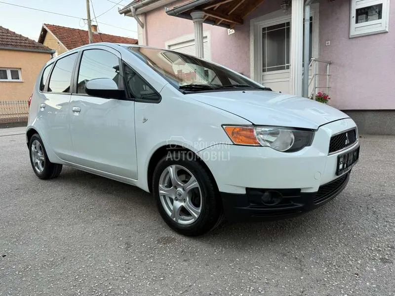 Mitsubishi Colt 2011 photo 2