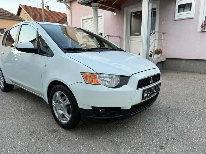Mitsubishi Colt 2011 photo 3