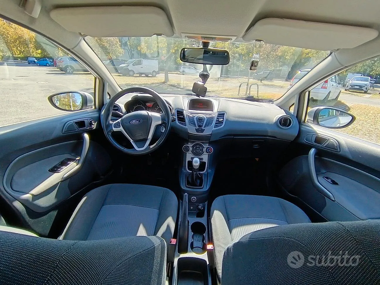 Ford Fiesta 2011 photo 4
