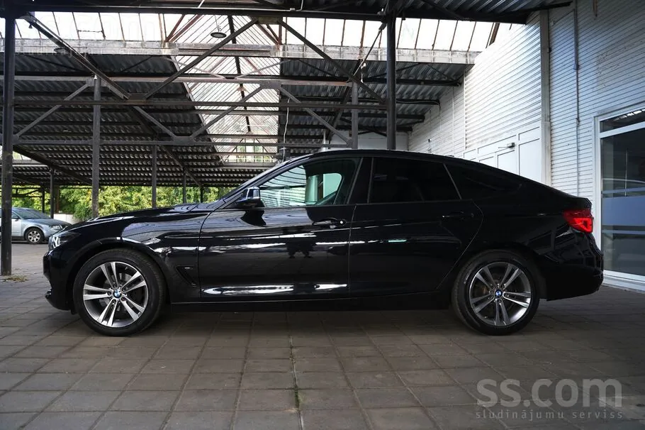 BMW 320I 2018 photo 3
