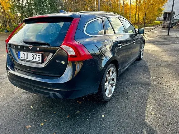 Volvo V60 2012 photo 2