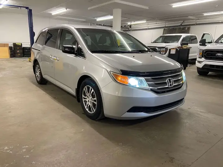 Honda Odyssey 2011 photo 3