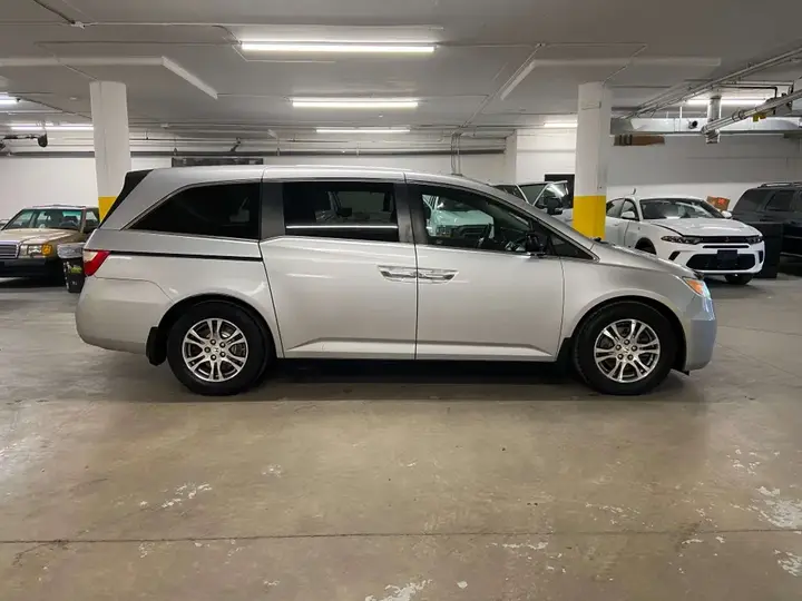 Honda Odyssey 2011 photo 4