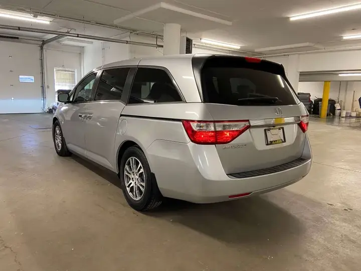 Honda Odyssey 2011 photo 5