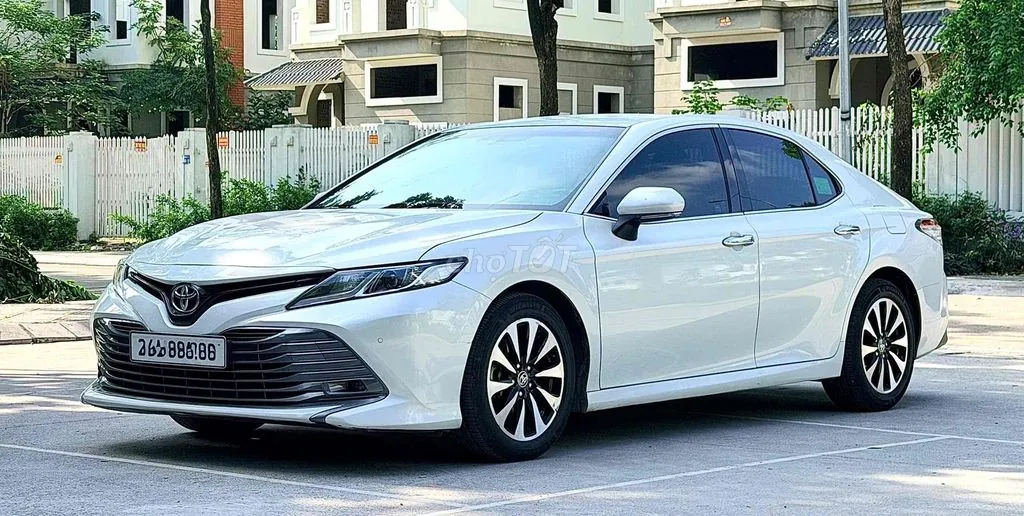 Toyota Camry 2019 photo 2