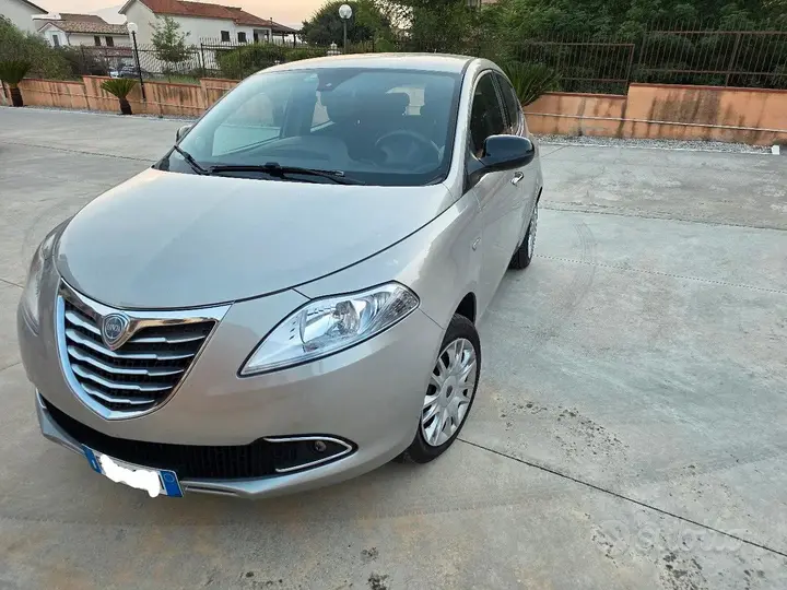 Lancia Ypsilon