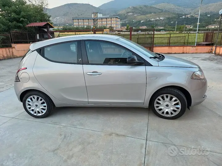 Lancia Ypsilon 2017 photo 2