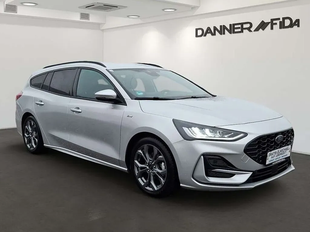 Ford Focus 2024 photo 2