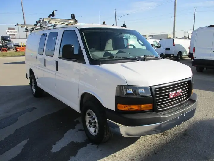 GMC Savana 2020 photo 3