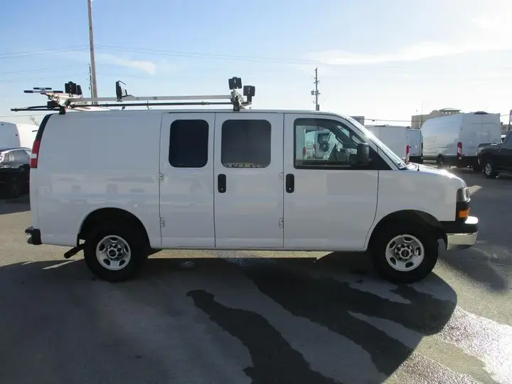 GMC Savana 2020 photo 4