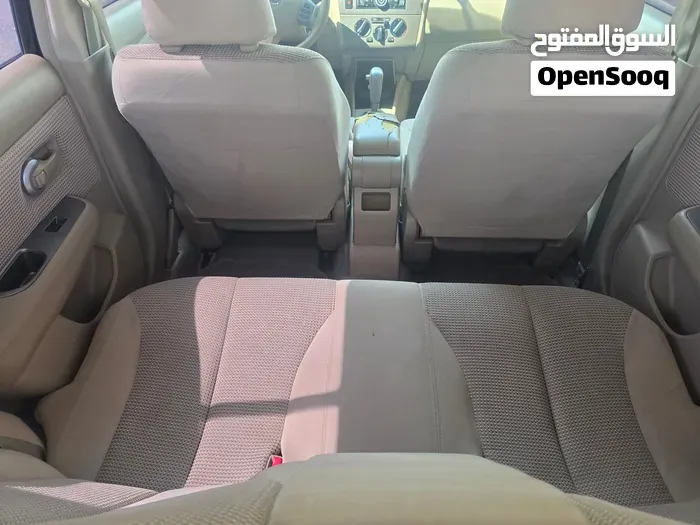 Nissan Tiida 2012 photo 2