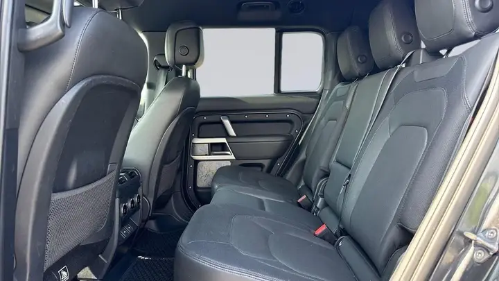 Land Rover Defender 130 2023 photo 4