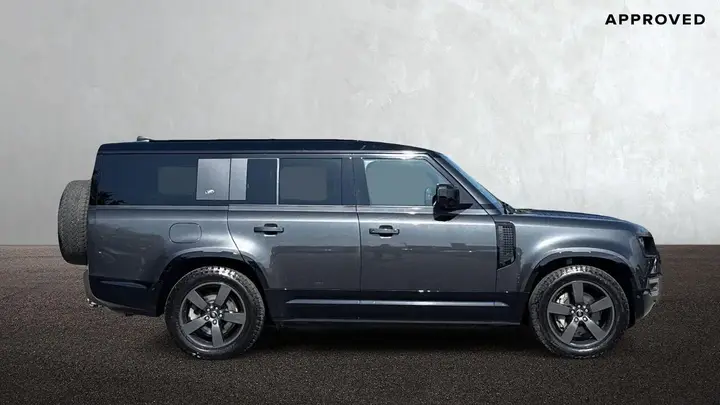 Land Rover Defender 130 2023 photo 5